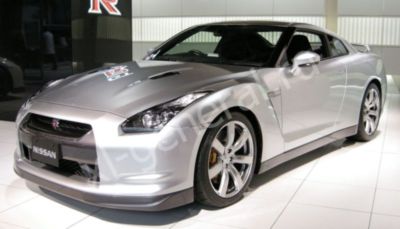 Лобовое стекло Nissan GT-R